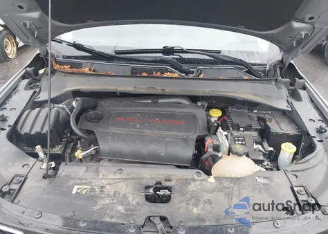 2018 Jeep Compass Latitude 4X4 z USA, uszkodzony, nr VIN 3C4NJDBB1JT331764